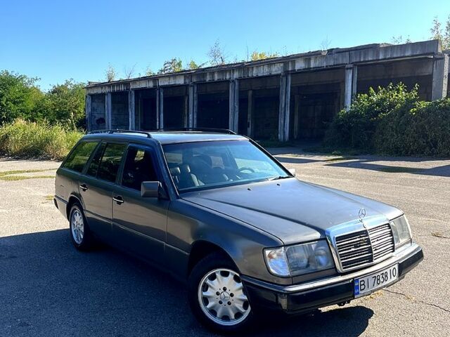 Серый Мерседес Е-Класс, объемом двигателя 2.3 л и пробегом 370 тыс. км за 2200 $, фото 1 на Automoto.ua