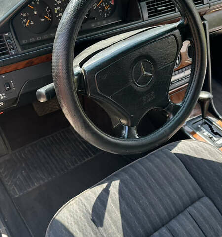 Серый Мерседес Е-Класс, объемом двигателя 3 л и пробегом 322 тыс. км за 3400 $, фото 27 на Automoto.ua