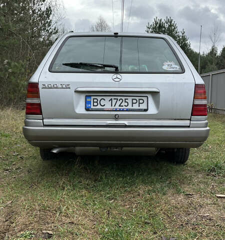 Серый Мерседес Е-Класс, объемом двигателя 3 л и пробегом 322 тыс. км за 3400 $, фото 4 на Automoto.ua