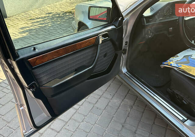 Серый Мерседес Е-Класс, объемом двигателя 3 л и пробегом 322 тыс. км за 3400 $, фото 23 на Automoto.ua