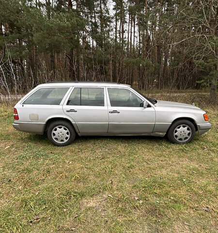 Серый Мерседес Е-Класс, объемом двигателя 3 л и пробегом 322 тыс. км за 3400 $, фото 6 на Automoto.ua