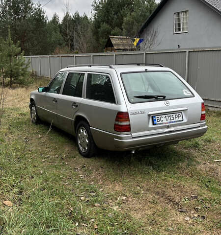 Серый Мерседес Е-Класс, объемом двигателя 3 л и пробегом 322 тыс. км за 3400 $, фото 3 на Automoto.ua