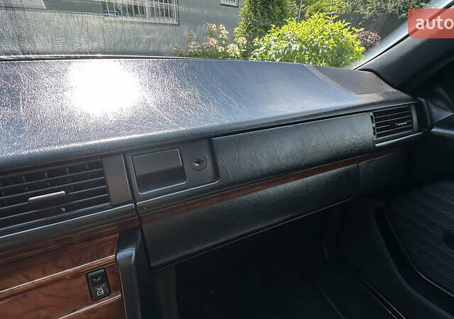 Серый Мерседес Е-Класс, объемом двигателя 3 л и пробегом 322 тыс. км за 3400 $, фото 18 на Automoto.ua