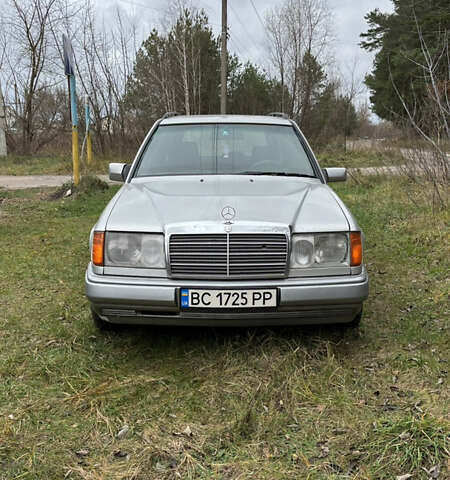 Серый Мерседес Е-Класс, объемом двигателя 3 л и пробегом 322 тыс. км за 3400 $, фото 5 на Automoto.ua