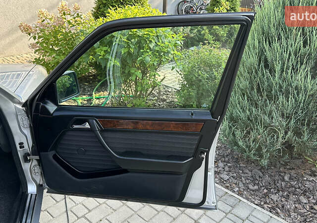 Серый Мерседес Е-Класс, объемом двигателя 3 л и пробегом 322 тыс. км за 3400 $, фото 24 на Automoto.ua