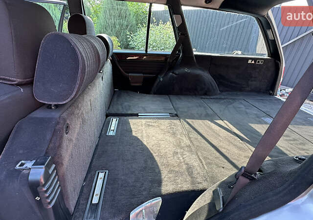 Серый Мерседес Е-Класс, объемом двигателя 3 л и пробегом 322 тыс. км за 3400 $, фото 12 на Automoto.ua