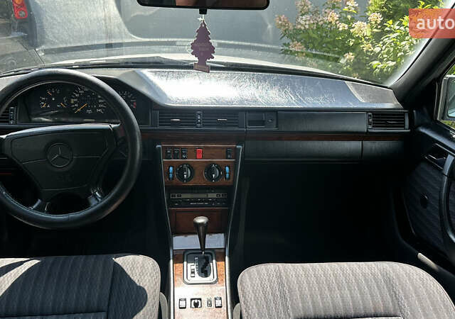 Серый Мерседес Е-Класс, объемом двигателя 3 л и пробегом 322 тыс. км за 3400 $, фото 9 на Automoto.ua