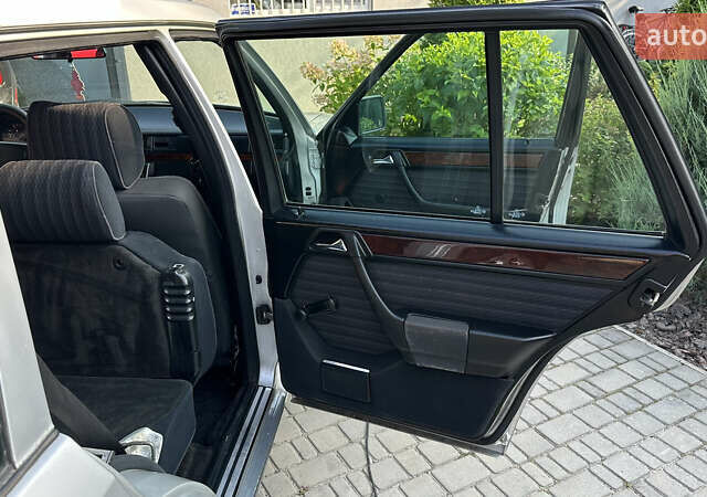 Серый Мерседес Е-Класс, объемом двигателя 3 л и пробегом 322 тыс. км за 3400 $, фото 25 на Automoto.ua