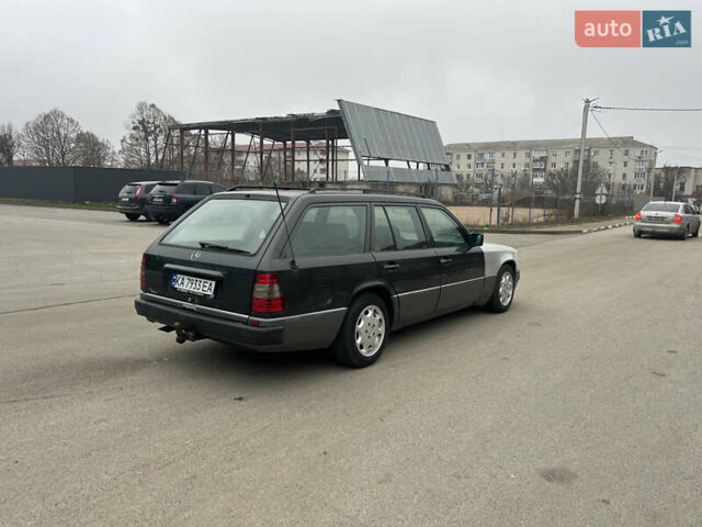 Серый Мерседес Е-Класс, объемом двигателя 2.8 л и пробегом 347 тыс. км за 1900 $, фото 4 на Automoto.ua