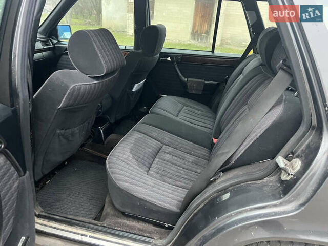 Серый Мерседес Е-Класс, объемом двигателя 2.8 л и пробегом 347 тыс. км за 1900 $, фото 13 на Automoto.ua