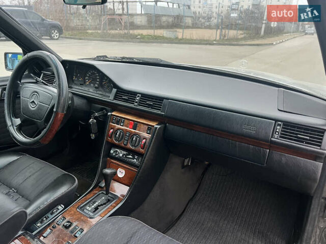 Серый Мерседес Е-Класс, объемом двигателя 2.8 л и пробегом 347 тыс. км за 1900 $, фото 28 на Automoto.ua