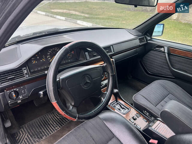 Серый Мерседес Е-Класс, объемом двигателя 2.8 л и пробегом 347 тыс. км за 1900 $, фото 11 на Automoto.ua