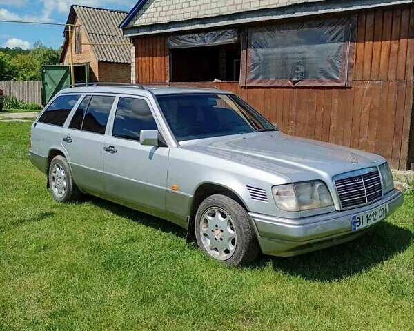 Серый Мерседес Е-Класс, объемом двигателя 2.5 л и пробегом 480 тыс. км за 4200 $, фото 6 на Automoto.ua