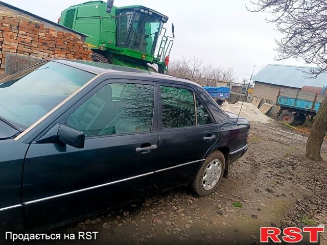 Сірий Мерседес Е-Клас, об'ємом двигуна 2 л та пробігом 356 тис. км за 2900 $, фото 7 на Automoto.ua