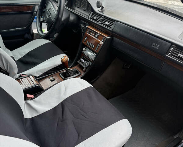 Серый Мерседес Е-Класс, объемом двигателя 2 л и пробегом 316 тыс. км за 1900 $, фото 10 на Automoto.ua