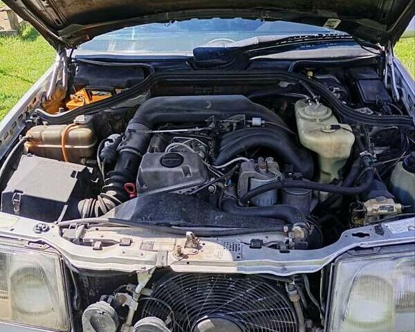 Серый Мерседес Е-Класс, объемом двигателя 2.5 л и пробегом 480 тыс. км за 4200 $, фото 1 на Automoto.ua