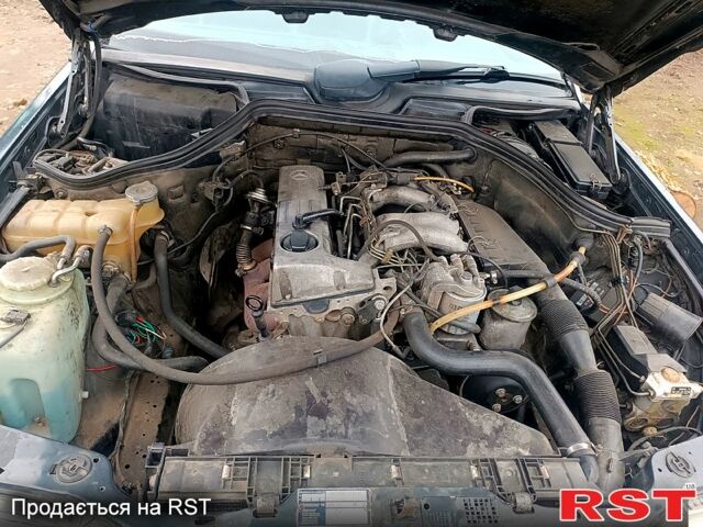 Сірий Мерседес Е-Клас, об'ємом двигуна 2 л та пробігом 356 тис. км за 2900 $, фото 4 на Automoto.ua