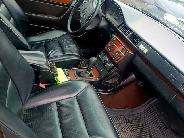 Сірий Мерседес Е-Клас, об'ємом двигуна 2 л та пробігом 356 тис. км за 2900 $, фото 2 на Automoto.ua