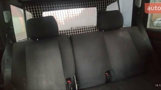 Серый Мерседес Е-Класс, объемом двигателя 3 л и пробегом 305 тыс. км за 3500 $, фото 16 на Automoto.ua