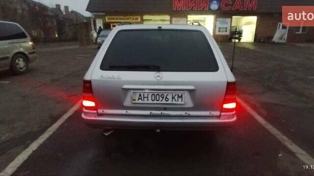 Серый Мерседес Е-Класс, объемом двигателя 3 л и пробегом 305 тыс. км за 3500 $, фото 7 на Automoto.ua