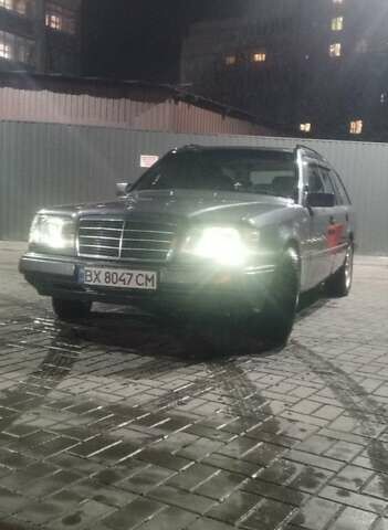 Серый Мерседес Е-Класс, объемом двигателя 2.2 л и пробегом 368 тыс. км за 4800 $, фото 1 на Automoto.ua