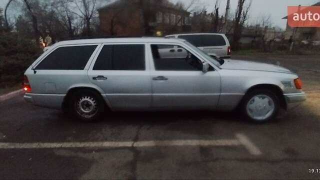 Серый Мерседес Е-Класс, объемом двигателя 3 л и пробегом 305 тыс. км за 3500 $, фото 10 на Automoto.ua