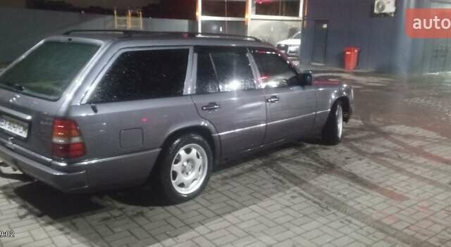 Серый Мерседес Е-Класс, объемом двигателя 2.2 л и пробегом 368 тыс. км за 4800 $, фото 5 на Automoto.ua