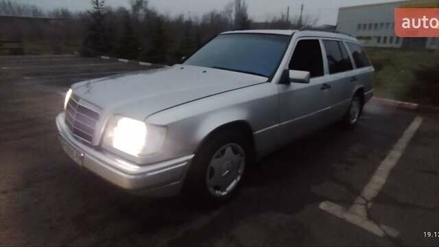 Серый Мерседес Е-Класс, объемом двигателя 3 л и пробегом 305 тыс. км за 3500 $, фото 6 на Automoto.ua