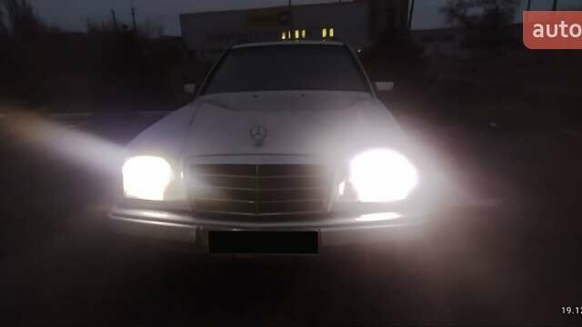 Серый Мерседес Е-Класс, объемом двигателя 3 л и пробегом 305 тыс. км за 3500 $, фото 4 на Automoto.ua