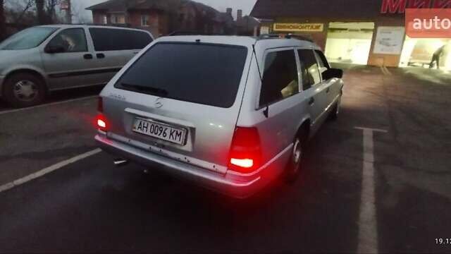 Серый Мерседес Е-Класс, объемом двигателя 3 л и пробегом 305 тыс. км за 3500 $, фото 8 на Automoto.ua