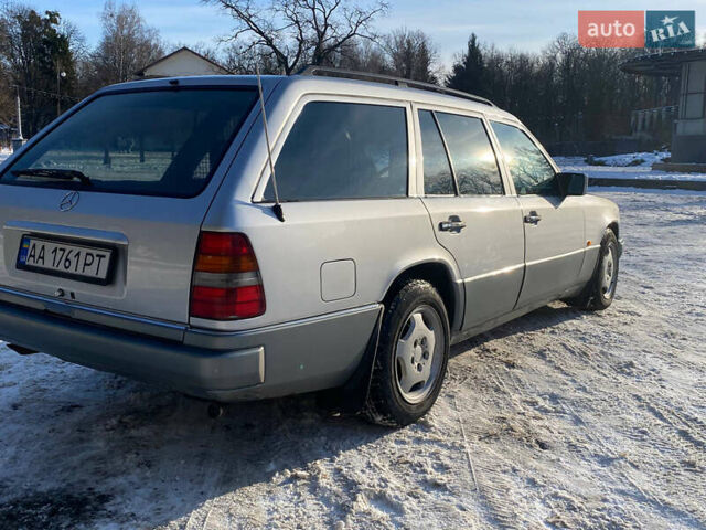 Серый Мерседес Е-Класс, объемом двигателя 2 л и пробегом 375 тыс. км за 3100 $, фото 4 на Automoto.ua