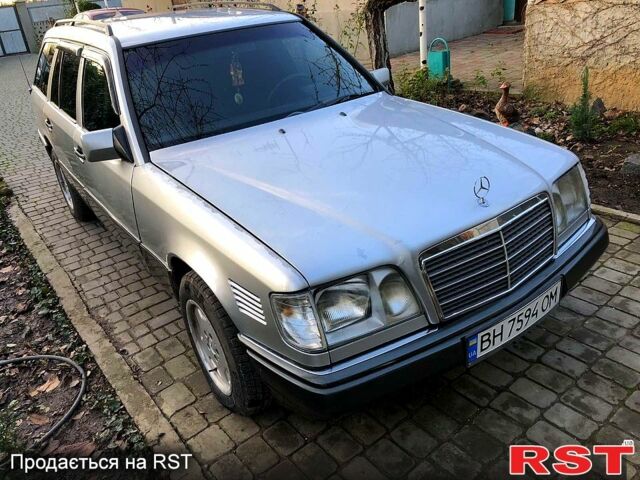 Серый Мерседес Е-Класс, объемом двигателя 2.5 л и пробегом 344 тыс. км за 3150 $, фото 13 на Automoto.ua