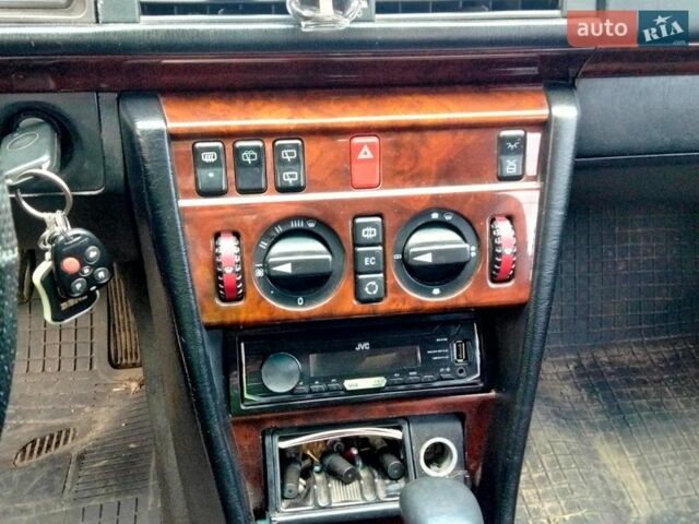 Сірий Мерседес Е-Клас, об'ємом двигуна 3 л та пробігом 333 тис. км за 3900 $, фото 13 на Automoto.ua