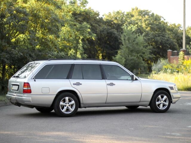 Сірий Мерседес Е-Клас, об'ємом двигуна 2.5 л та пробігом 578 тис. км за 4800 $, фото 1 на Automoto.ua