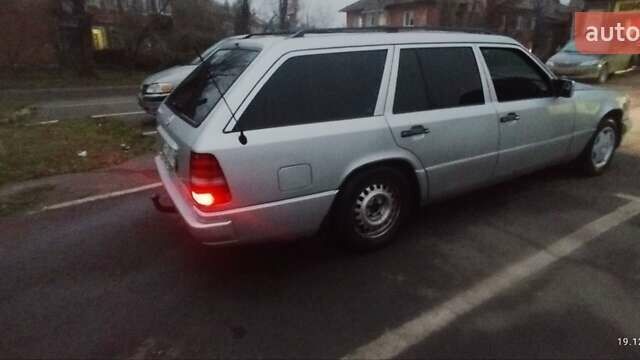 Серый Мерседес Е-Класс, объемом двигателя 3 л и пробегом 305 тыс. км за 3500 $, фото 9 на Automoto.ua