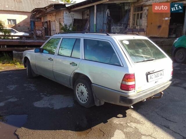 Сірий Мерседес Е-Клас, об'ємом двигуна 2 л та пробігом 270 тис. км за 2500 $, фото 1 на Automoto.ua