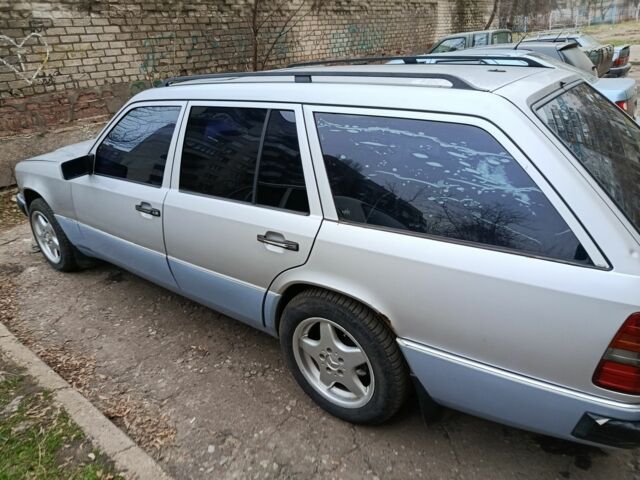 Сірий Мерседес Е-Клас, об'ємом двигуна 2.2 л та пробігом 594 тис. км за 2000 $, фото 4 на Automoto.ua