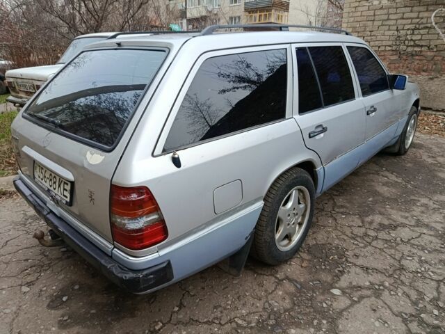 Сірий Мерседес Е-Клас, об'ємом двигуна 2.2 л та пробігом 594 тис. км за 2000 $, фото 5 на Automoto.ua