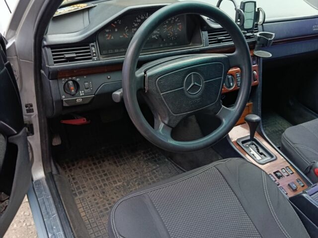 Сірий Мерседес Е-Клас, об'ємом двигуна 2.2 л та пробігом 594 тис. км за 2000 $, фото 1 на Automoto.ua