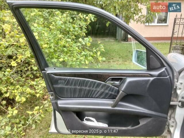 Сірий Мерседес Е-Клас, об'ємом двигуна 2.3 л та пробігом 325 тис. км за 3000 $, фото 10 на Automoto.ua