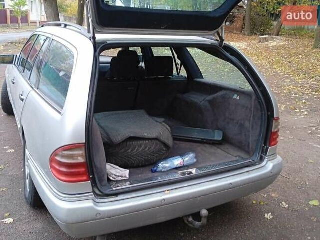 Серый Мерседес Е-Класс, объемом двигателя 2.4 л и пробегом 323 тыс. км за 3000 $, фото 6 на Automoto.ua