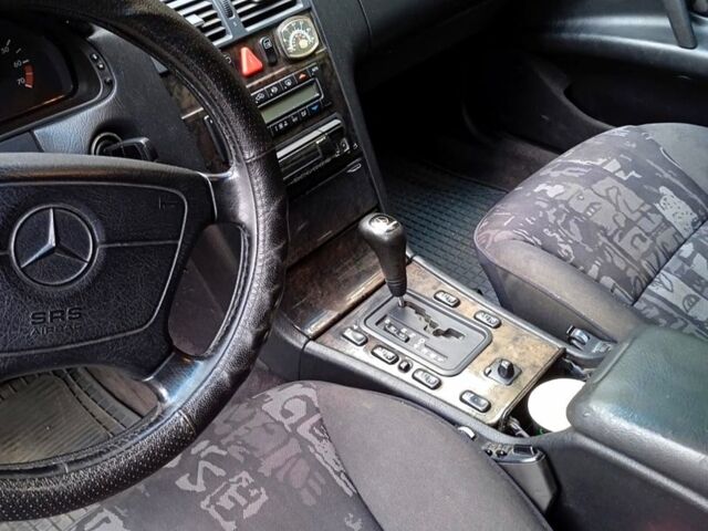 Серый Мерседес Е-Класс, объемом двигателя 2.4 л и пробегом 233 тыс. км за 3200 $, фото 5 на Automoto.ua