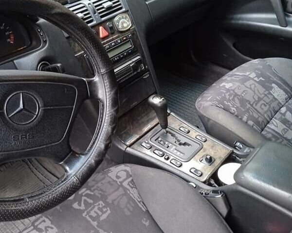 Серый Мерседес Е-Класс, объемом двигателя 2.4 л и пробегом 323 тыс. км за 3000 $, фото 7 на Automoto.ua