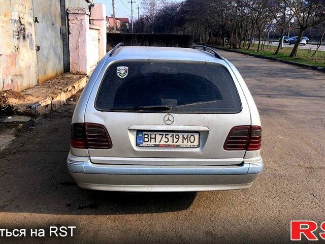 Сірий Мерседес Е-Клас, об'ємом двигуна 3 л та пробігом 400 тис. км за 2700 $, фото 3 на Automoto.ua