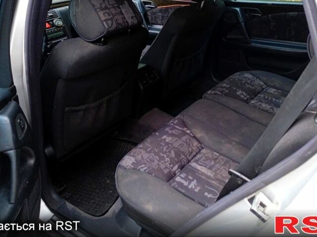 Серый Мерседес Е-Класс, объемом двигателя 2.4 л и пробегом 233 тыс. км за 3200 $, фото 4 на Automoto.ua