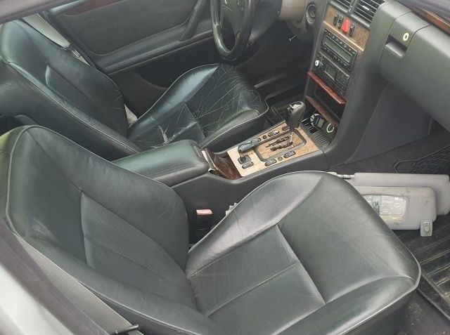 Серый Мерседес Е-Класс, объемом двигателя 3.2 л и пробегом 350 тыс. км за 2500 $, фото 4 на Automoto.ua