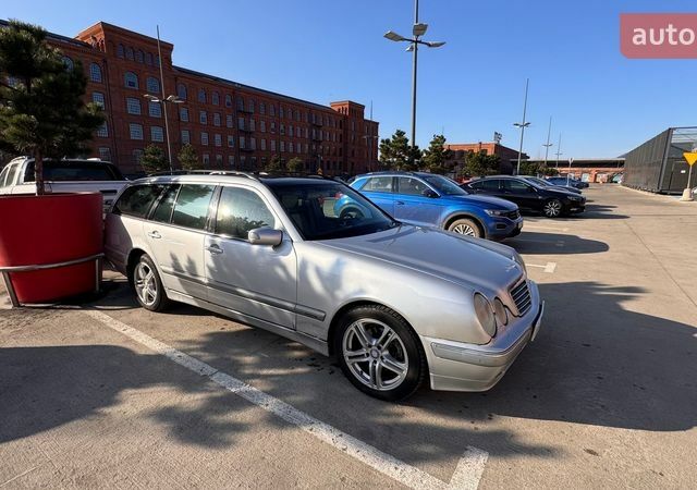 Серый Мерседес Е-Класс, объемом двигателя 3.2 л и пробегом 514 тыс. км за 4443 $, фото 3 на Automoto.ua