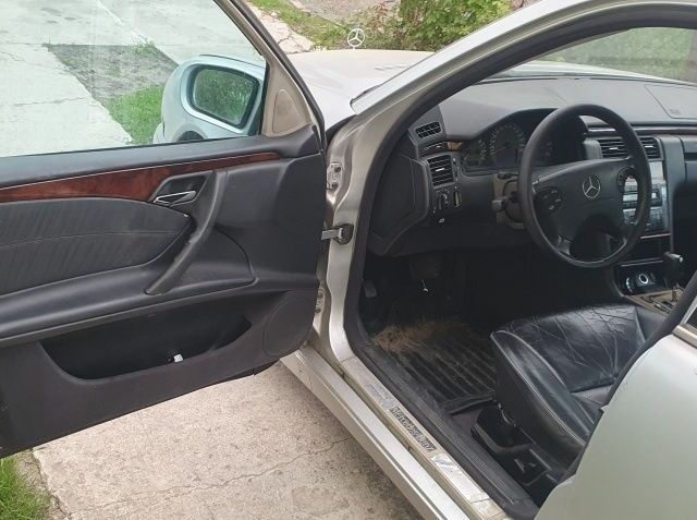 Серый Мерседес Е-Класс, объемом двигателя 3.2 л и пробегом 350 тыс. км за 2500 $, фото 6 на Automoto.ua