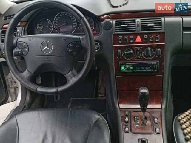 Серый Мерседес Е-Класс, объемом двигателя 3.2 л и пробегом 495 тыс. км за 4500 $, фото 8 на Automoto.ua