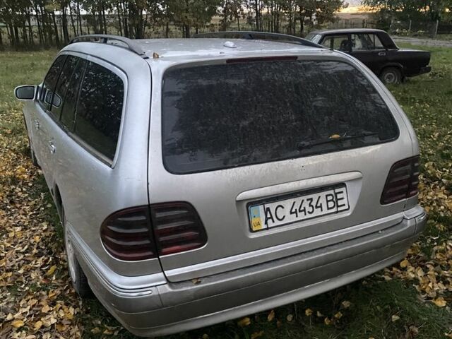 Мерседес Е-Клас 2000 у Луцьку на Automoto.ua Сірий Мерседес Е-Клас, об'ємом двигуна 3.2 л та пробігом 285 тис. км за 3300 $, фото 2 на Automoto.ua